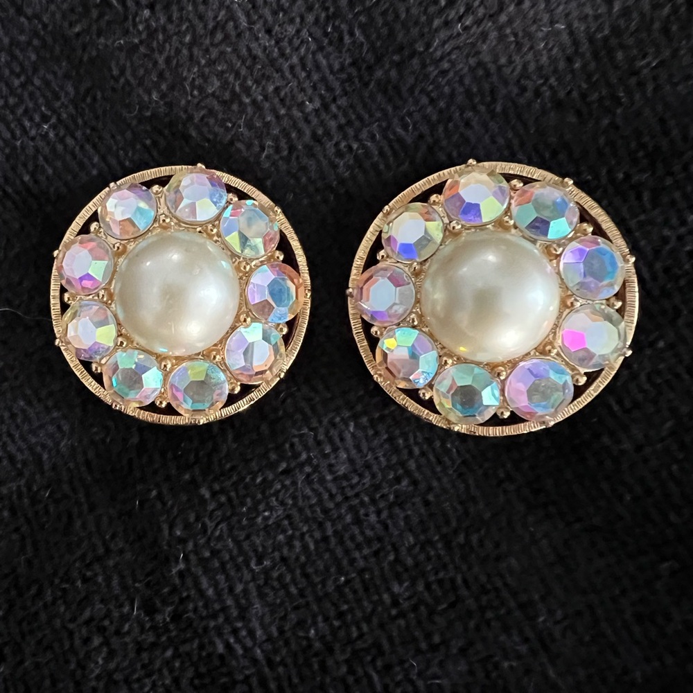 1980s vintage gold tone rhinestone and pearl  clip earrings